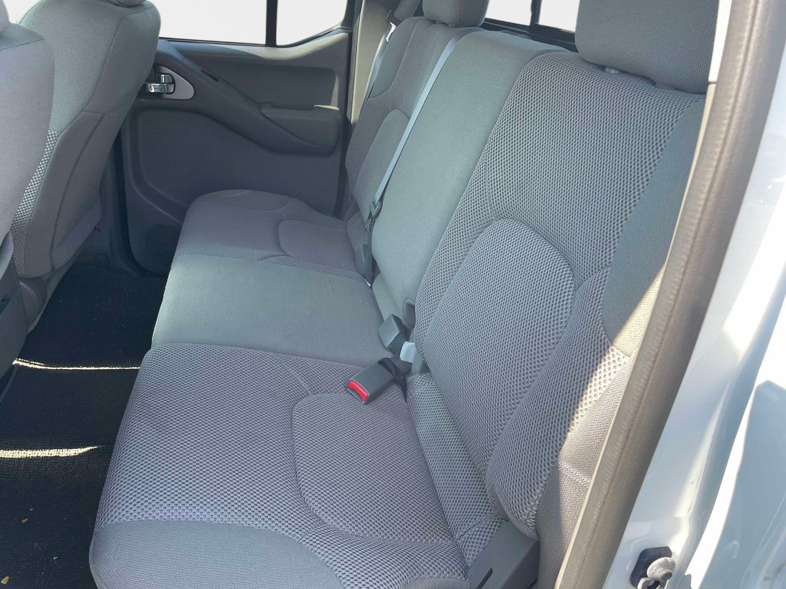 Used 2020 Nissan Frontier SV w/ Midnight Edition Floor Mats AWD/4WD image 14