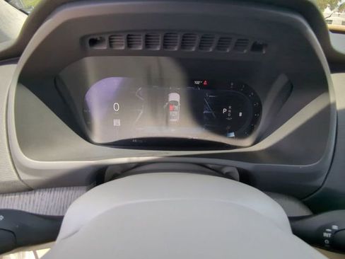 Certified 2025 Volvo XC90 B6 Core image 25