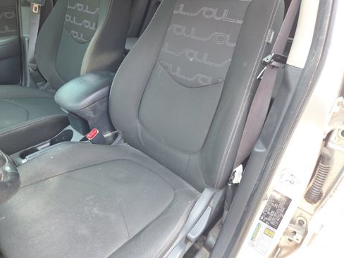 Used 2013 Kia Soul + w/ Audio Pkg FWD image 11