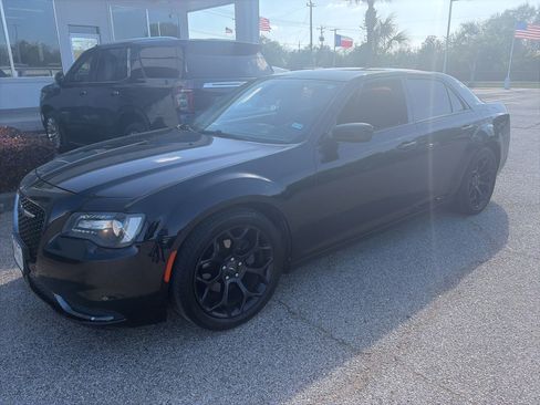 Used 2019 Chrysler 300 Touring w/ Sport Appearance Package image 1