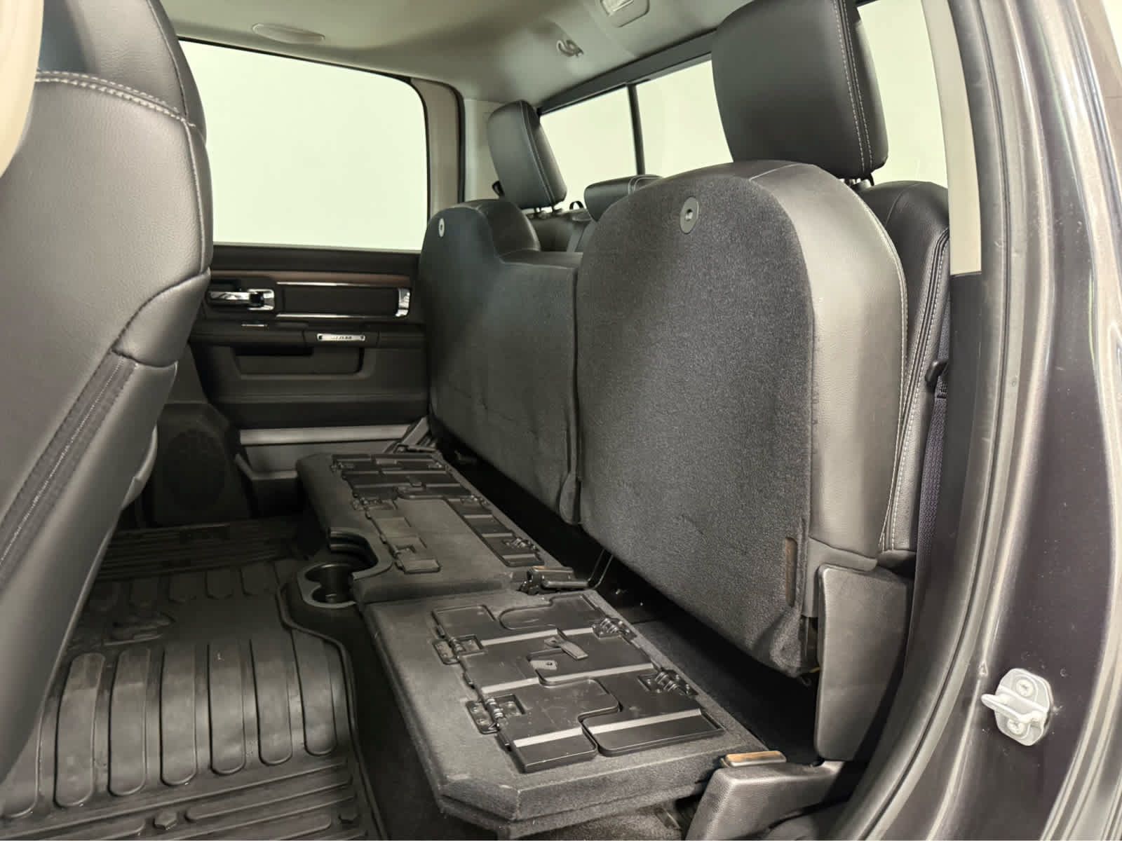 Used 2016 RAM 1500 Laramie w/ Convenience Group AWD/4WD image 16