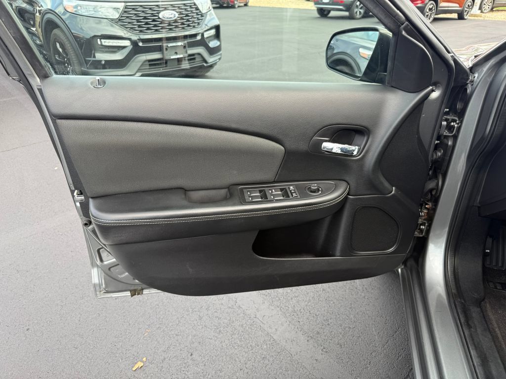 Used 2012 Dodge Avenger SXT FWD image 11