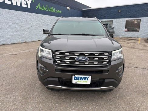 Used 2016 Ford Explorer XLT w/ Equipment Group 202A image 8