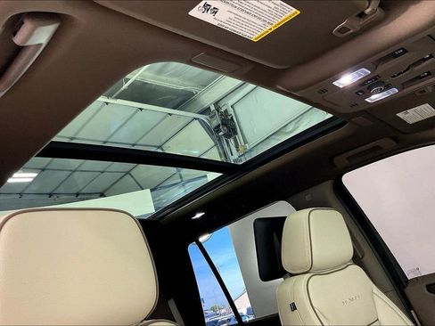 Used 2025 GMC Yukon Denali w/ Denali Reserve Package image 23