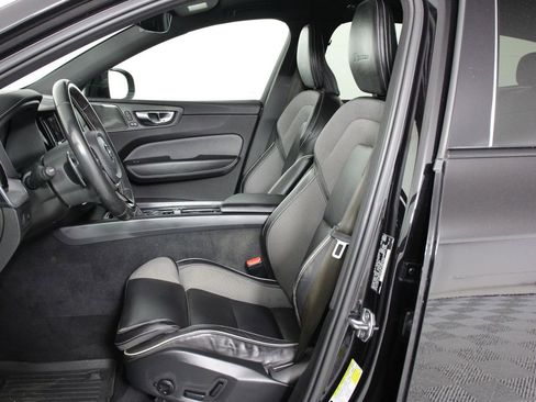 Used 2020 Volvo XC60 T6 R-Design image 31