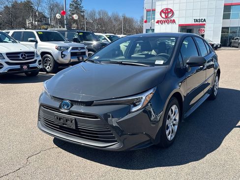 Used 2024 Toyota Corolla LE AWD/4WD image 3