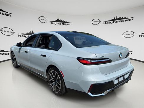Used 2025 BMW 740i xDrive AWD/4WD image 3