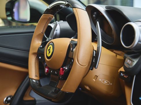 Used 2018 Ferrari GTC4Lusso image 32