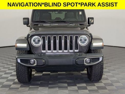 Used 2018 Jeep Wrangler Unlimited Sahara AWD/4WD image 3