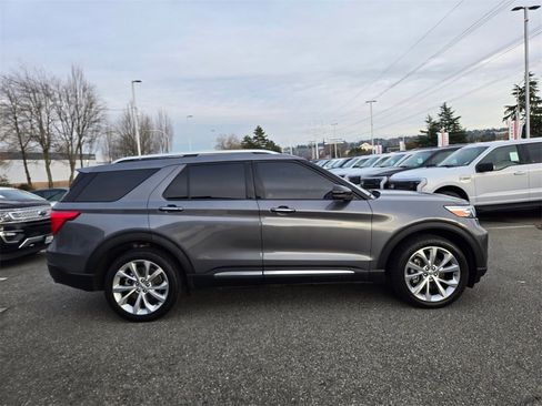 Used 2022 Ford Explorer Platinum w/ Technology Package image 4