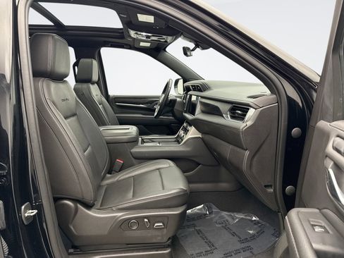 Used 2021 GMC Yukon Denali w/ Denali Premium Package image 18