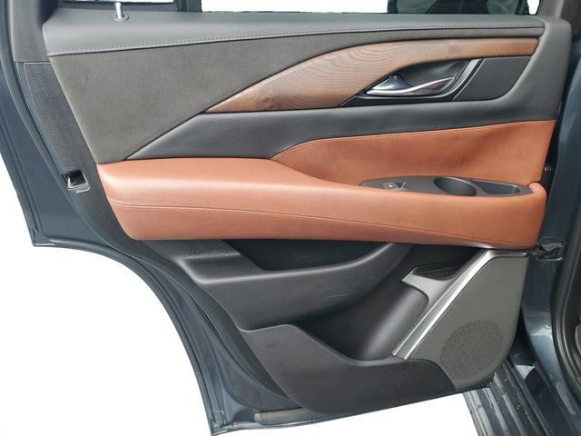 Used 2019 Cadillac Escalade Luxury AWD/4WD image 32