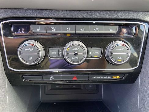 Used 2022 Volkswagen Atlas Cross Sport SE FWD image 26