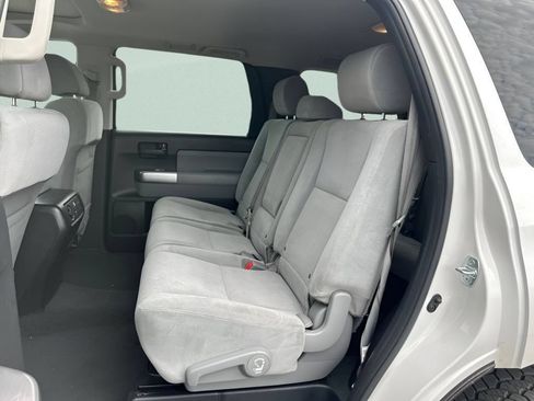 Used 2022 Toyota Sequoia SR5 AWD/4WD image 15