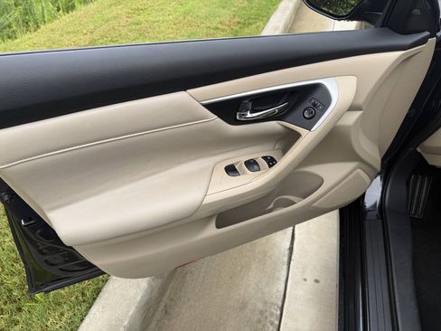 Used 2016 Nissan Altima 3.5 SL FWD image 18