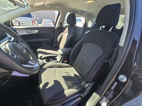 Used 2023 Kia Forte LXS FWD image 7