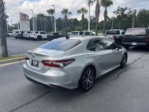 Used 2021 Toyota Camry XLE w/ Navigation Package FWD image 10