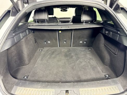 Used 2019 Land Rover Range Rover Velar R-Dynamic SE image 32