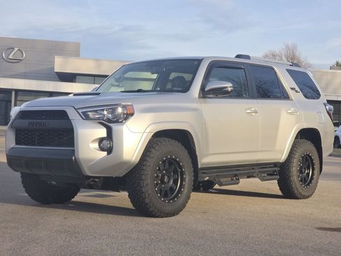 Used 2018 Toyota 4Runner TRD Off-Road Premium image 3