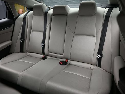 Used 2018 Honda Accord LX image 15