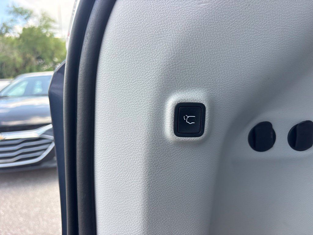Used 2021 Jeep Cherokee Latitude Lux w/ Sun & Sound Group AWD/4WD image 16