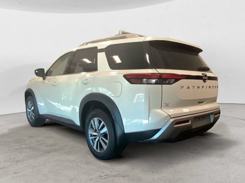 Used 2024 Nissan Pathfinder SL AWD/4WD image 3