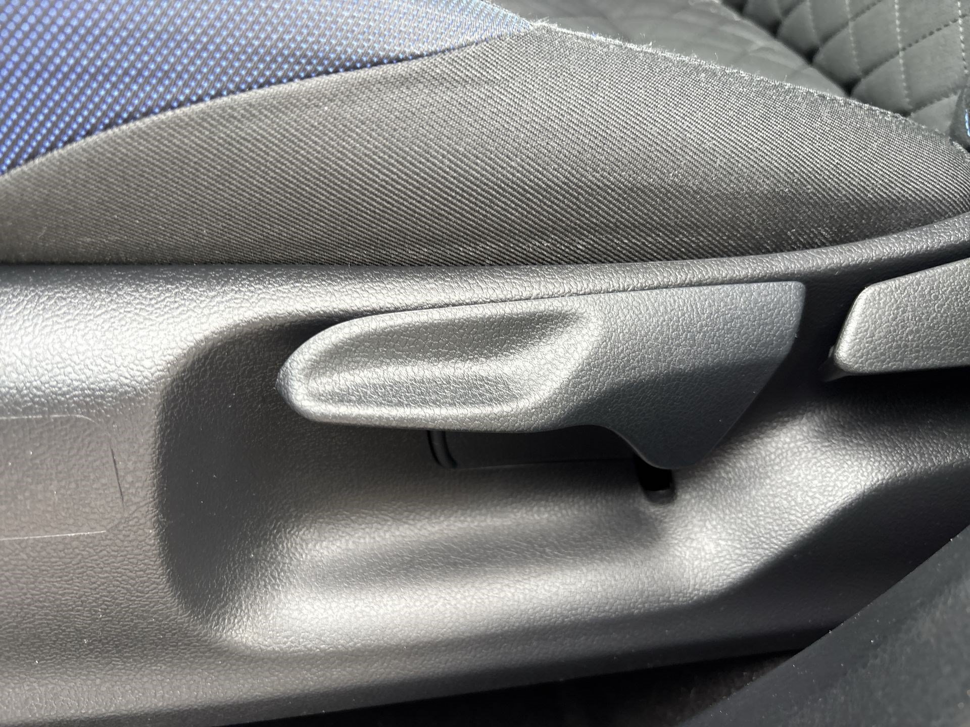Used 2021 Toyota C-HR XLE FWD image 14