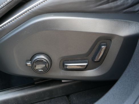 Used 2022 Volvo XC60 T8 R-Design w/ Advanced Package image 20