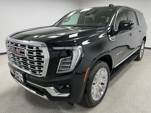 Used 2025 GMC Yukon XL Denali AWD/4WD image 4