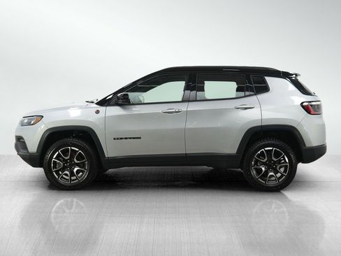 Used 2025 Jeep Compass Trailhawk AWD/4WD image 2