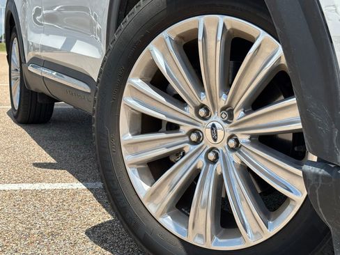 Used 2024 Ford Explorer Limited w/ Limited Technology Package RWD image 2