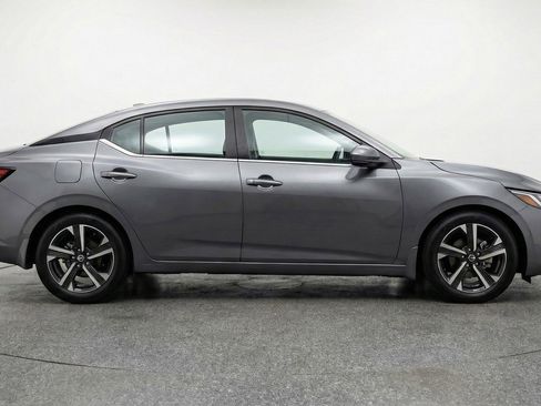 Used 2025 Nissan Sentra SV image 11