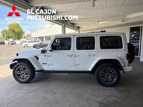 Used 2023 Jeep Wrangler Unlimited Sahara AWD/4WD image 7