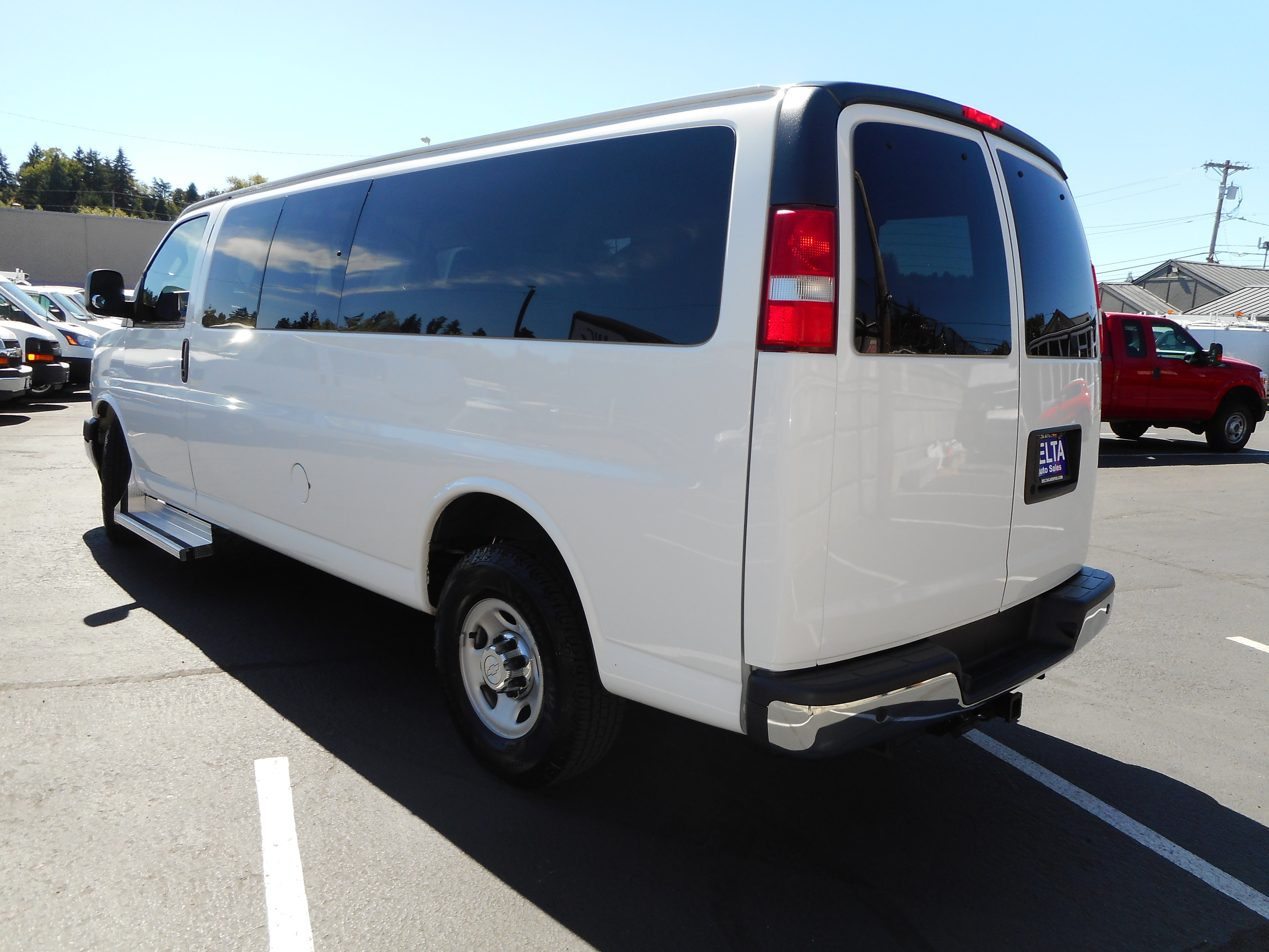 Used 2017 Chevrolet Express 3500 LT w/ LT Preferred Equipment Group RWD image 7