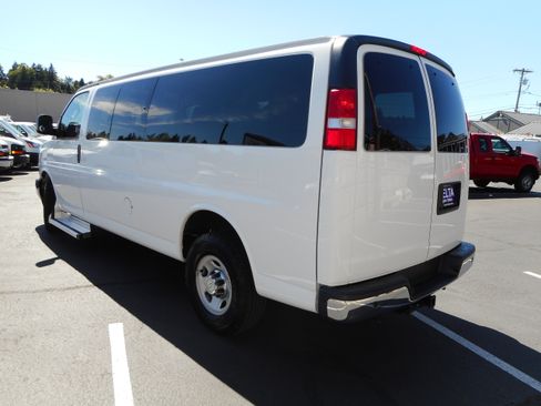 Used 2017 Chevrolet Express 3500 LT w/ LT Preferred Equipment Group RWD image 7