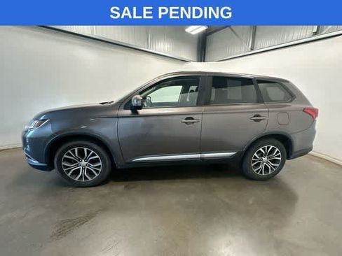Used 2018 Mitsubishi Outlander SE AWD/4WD image 1