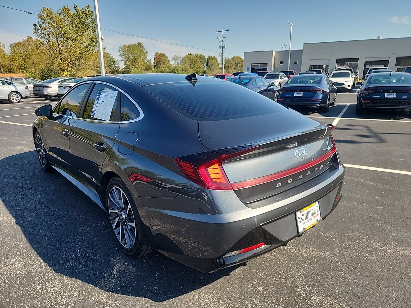 Used 2022 Hyundai Sonata Limited w/ Preferred Accessory Package FWD image 9