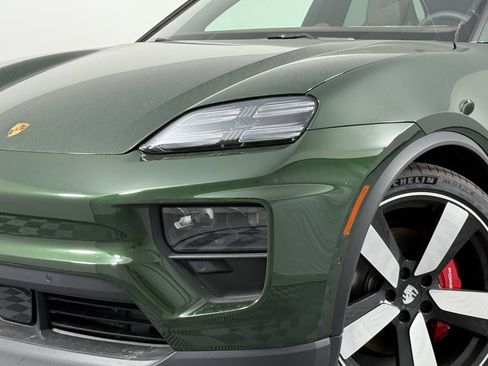 Certified 2025 Porsche Macan 4S Electric AWD/4WD image 11