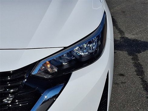 Used 2025 Nissan Sentra S image 9