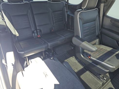 Used 2025 GMC Yukon AT4 Ultimate w/ LPO, Floor Liner Package AWD/4WD image 5