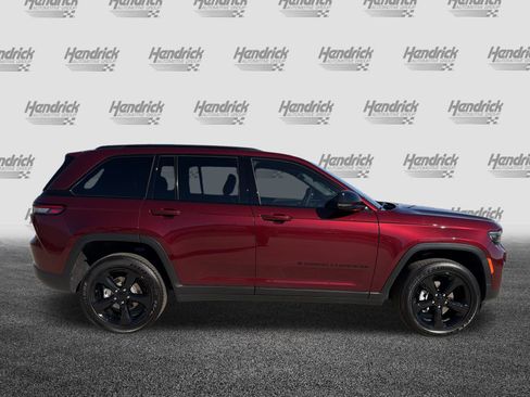 Used 2024 Jeep Grand Cherokee Altitude image 11