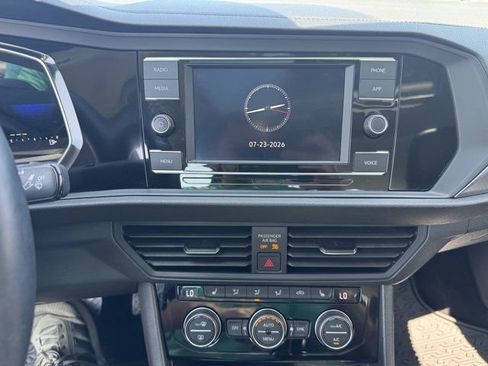 Used 2023 Volkswagen Jetta SE w/ Panoramic Sunroof Package FWD image 19