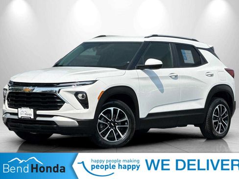 Used 2025 Chevrolet TrailBlazer LT AWD/4WD image 1