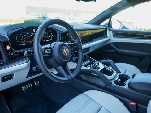 Used 2026 Porsche Cayenne GTS image 4