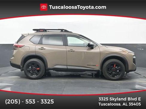 Used 2025 Nissan Rogue SV image 1