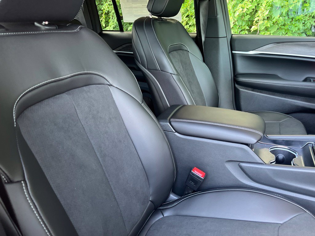 New 2026 Jeep Grand Cherokee Altitude AWD/4WD image 39