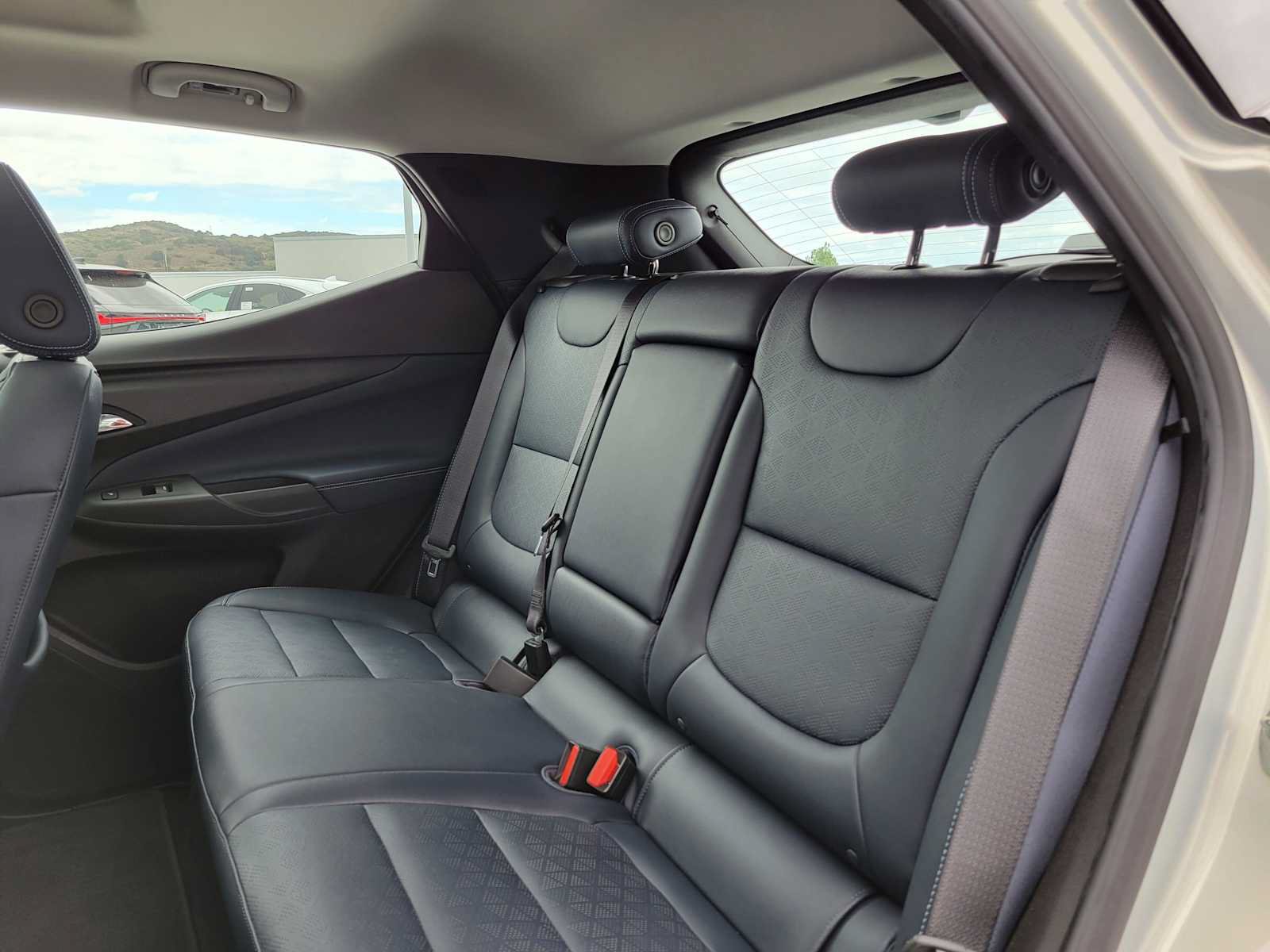 Used 2023 Chevrolet Bolt EUV Premier w/ Sun & Sound Package FWD image 17