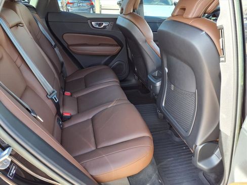 Certified 2023 Volvo XC60 B5 Plus w/ Protection Package Premier image 15