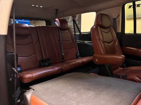 Used 2018 Cadillac Escalade ESV Premium Luxury AWD/4WD image 24