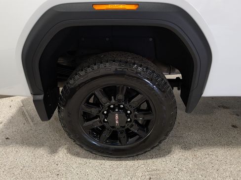Used 2024 GMC Sierra 2500 AT4 w/ AT4 Premium Plus Package AWD/4WD image 14